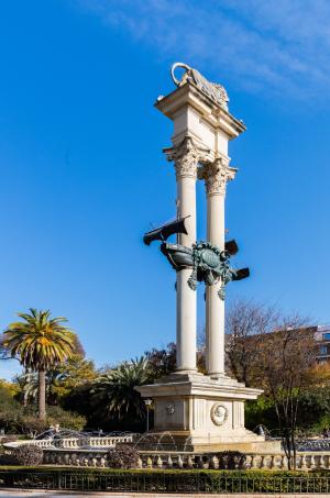 Monumento a Cristóbal Colón en los jardines de Murillo