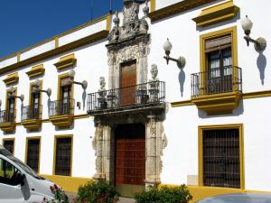 Fachada principal del Palacio de Vistahermosa (1730), sede actual del Ayuntamiento de Utrera.