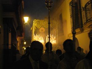 Procesión de Semana Santa en la noche del Domingo de Ramos utrerano.