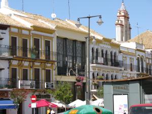 Conjunto de fachadas de los siglos XVII y XVIII en la plaza del Altozano.