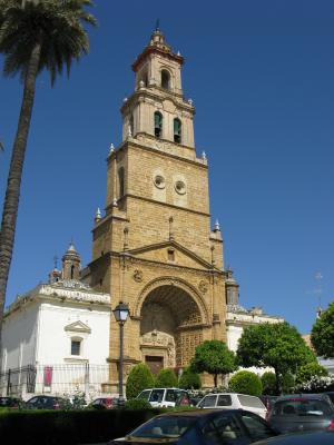 Fachada principal de la iglesia de Santa María de la Mesa 