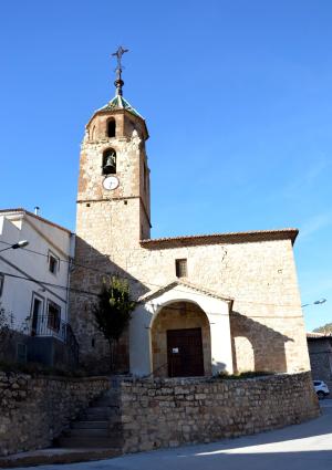Vista frontal (meridional) de la iglesia parroquial de la Natividad en Tormón (Teruel). Siglo XVII.