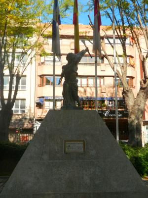 Monumento a la Constitución Española en los jardines del Prado