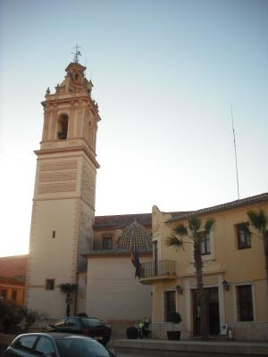 Iglesia y ayuntamiento.
