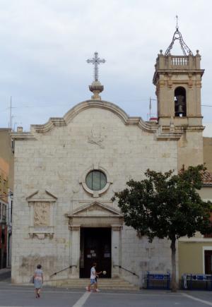 Iglesia de San Pedro, ubicada en la plaza del Poble