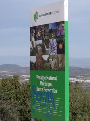 Acceso al paraje natural municipal de la Sierra Perenchiza