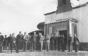 Reunión de ingenieros y guardas forestales junto a la Ermita de Sacedón, fecha desconocida.
