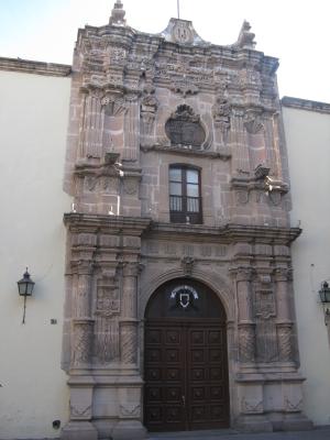 La Universidad Juárez del Estado de Durango.