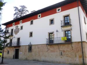 Palacio Murga (sede del Ayuntamiento de Zalla). Fachada principal.