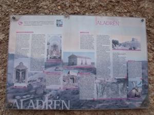 Cartel de información del patrimonio cultural de Aladrén.