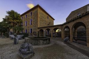 Casa de Cultura con el Museo de la Piedra