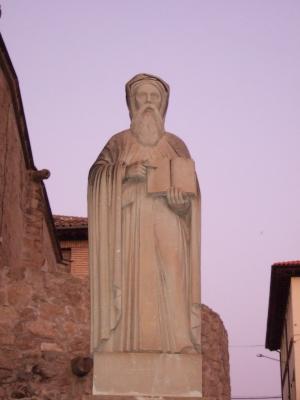 Monumento a Juan Fernández de Heredia, importante personaje medieval muy vinculado a Caspe