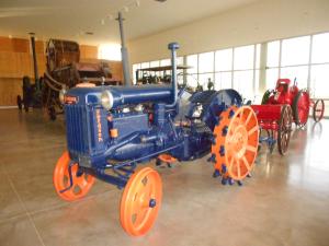Antiguo tractor expuesto en el Museo Aquagraria 