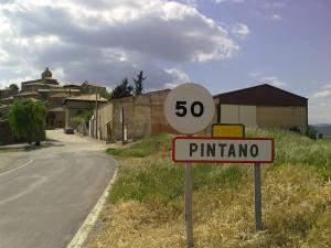Pintano 1 entrée dans le village