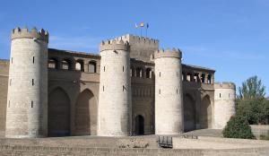 Palacio de la Aljafería, siglo XI. Torreones semicirculares reconstruidos en el siglo XX