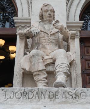 Estatua de Ignacio Jordán de Asso 