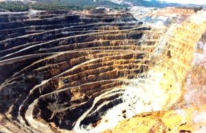 Explotación minera a cielo abierto de Corta Atalaya, Riotinto, en la década de 1980