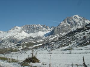 En invierno, las nevadas son habituales en parte de la provincia, especialmente en las montañas 